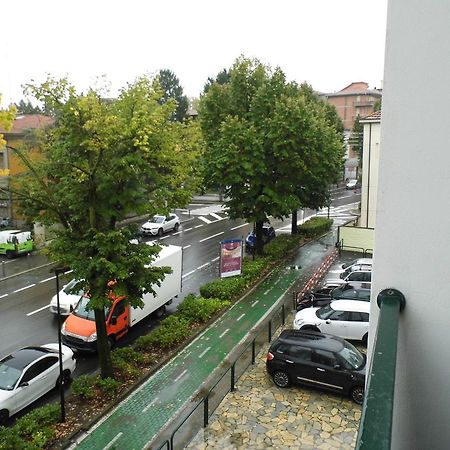Bilocale Mentana 21 Apartment Parma Luaran gambar
