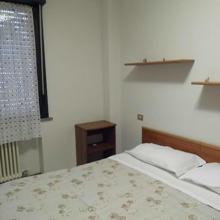Bilocale Mentana 21 Apartment Parma Luaran gambar